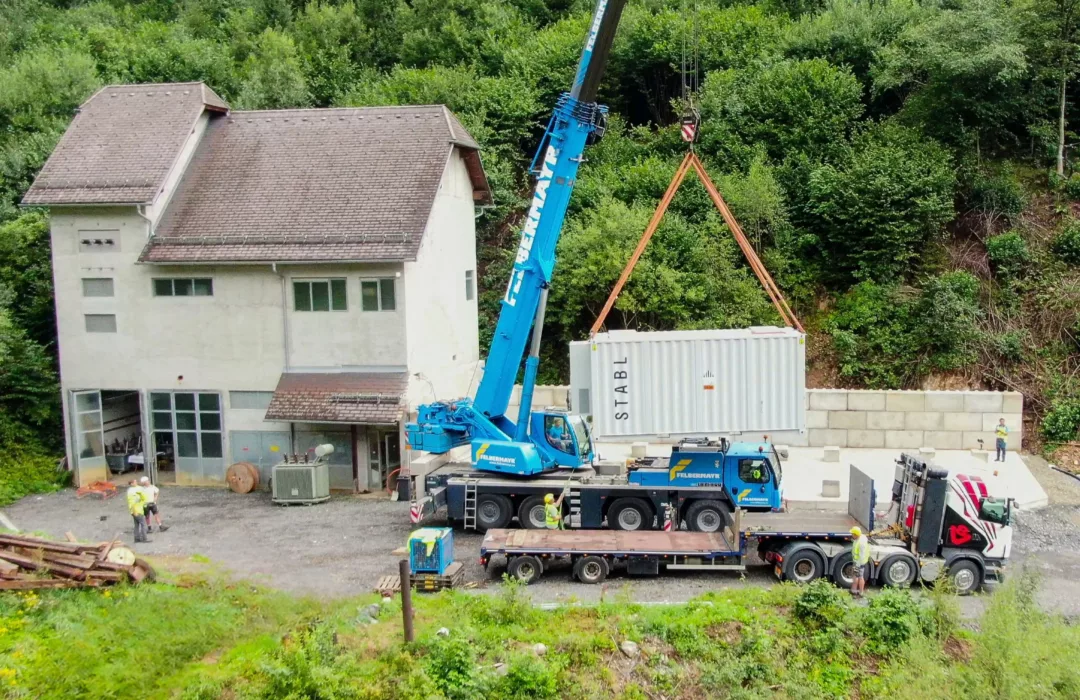 With the installation of the battery storage systems for Elektrowerk Schöder, STABL has reached the milestone of 50 MWh of storage capacity in the field