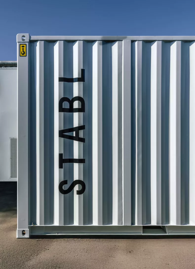 STABL Outdoor Container ist eine von 2 Batteriespeicher Lösungen zur Energiespeicherung