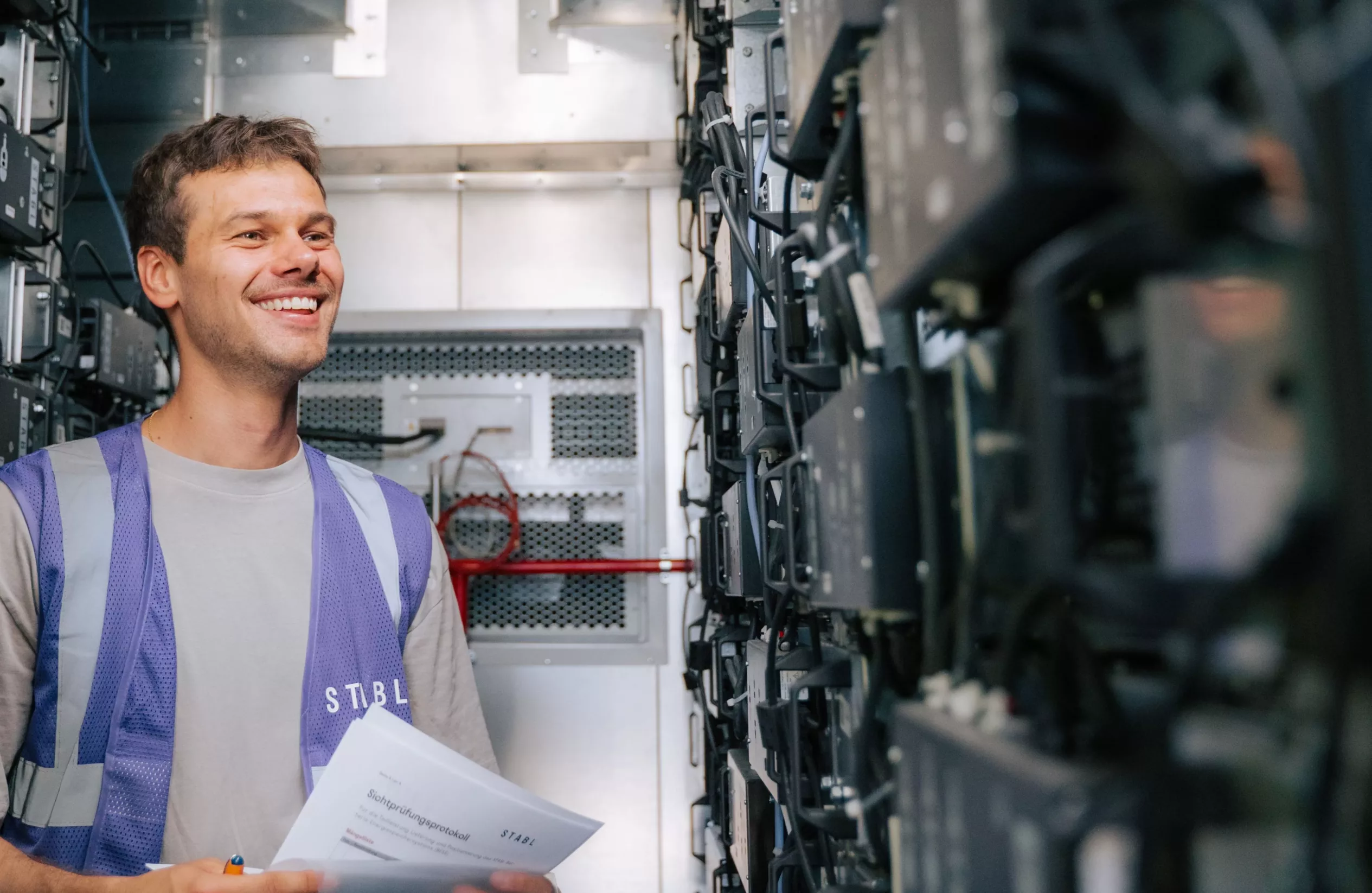 With second-life batteries and the STABL Battery Hotel, e-fleet operator can run a sustainable and economical charging infrastructure