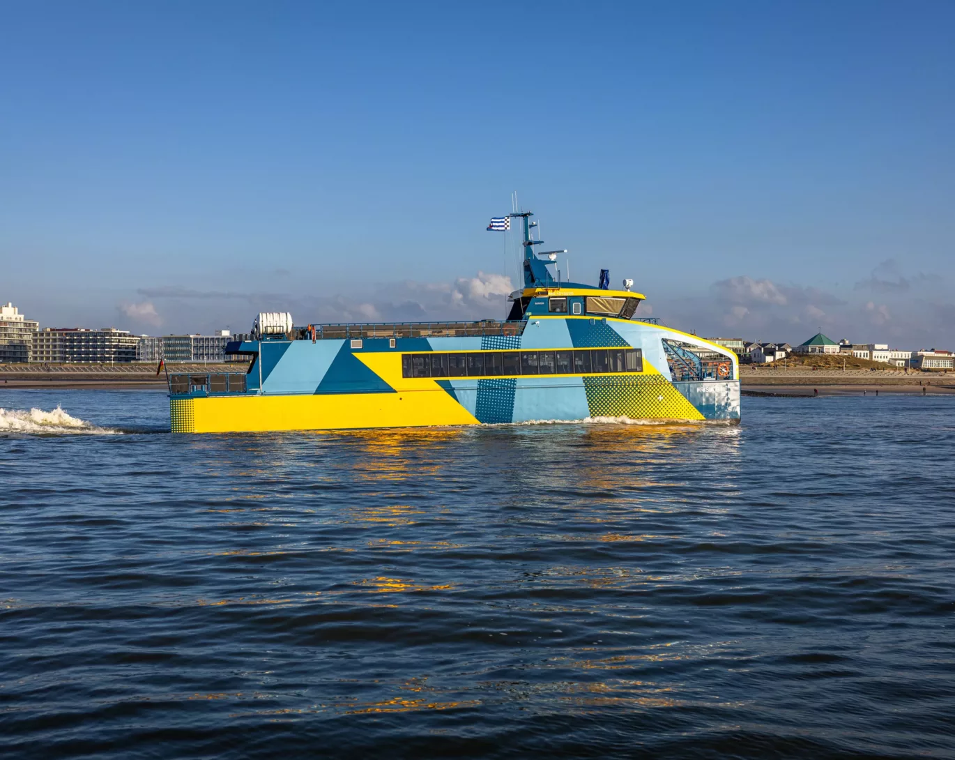 FRISIA E-1, der erste vollelektrische E-Katamaran im deutschen Linienbetrieb