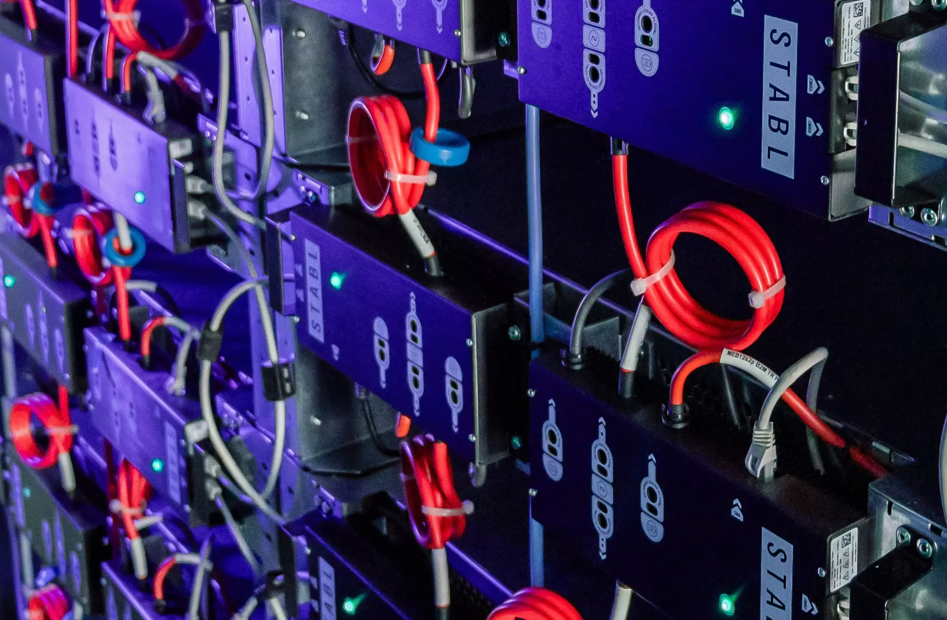 STABL Technologie ermöglicht smartes Batteriemanagement mit Wechselrichter-Modulen