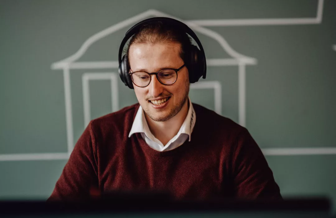 Kontakt aufnehmen und Batteriespeicherprojekt anfragen